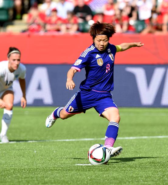 Aya Miyama in azione, segna il primo gol del Giappone (Lapresse)